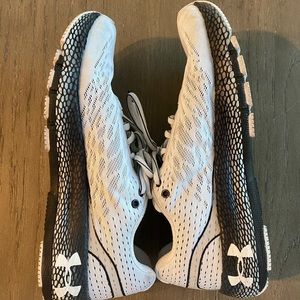 Womens Under Armour Machina sneakers